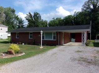 545 W Bryan St, Salem, IL 62881