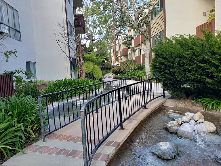 6050 Canterbury Dr #F — Photo 23
