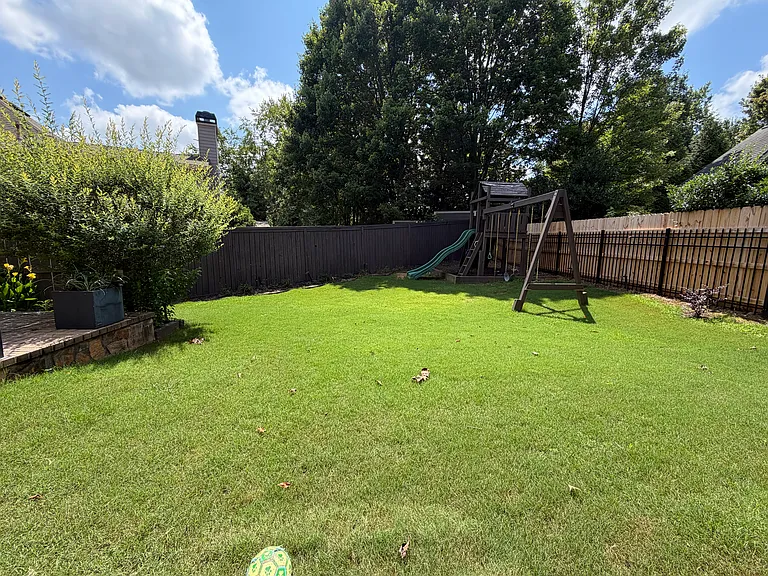 950 Lancaster Walk — Photo 39