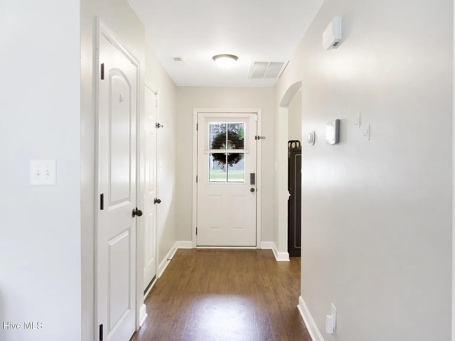 3 bed, 2.5 bath, 1562 sqft, $2,200 — Photo 3