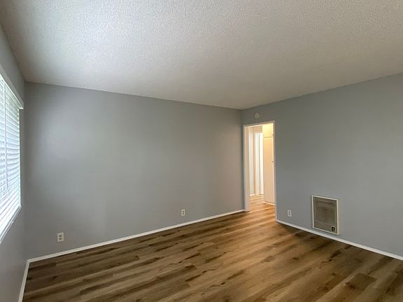 3rd image of 1116 Bennett Ave APT 6