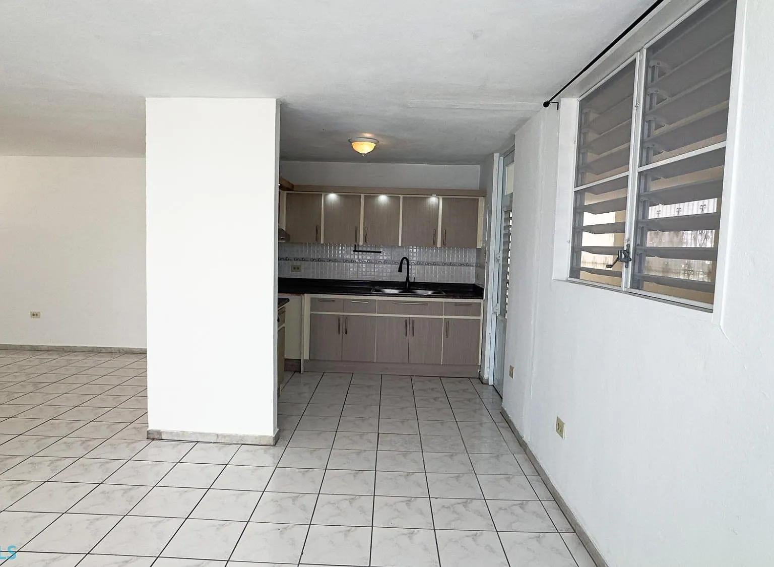 3 bed, 2.0 bath, 2089 sqft, $1,350 — Photo 4
