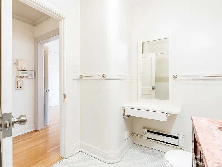 Davison Apartments — Photo 17