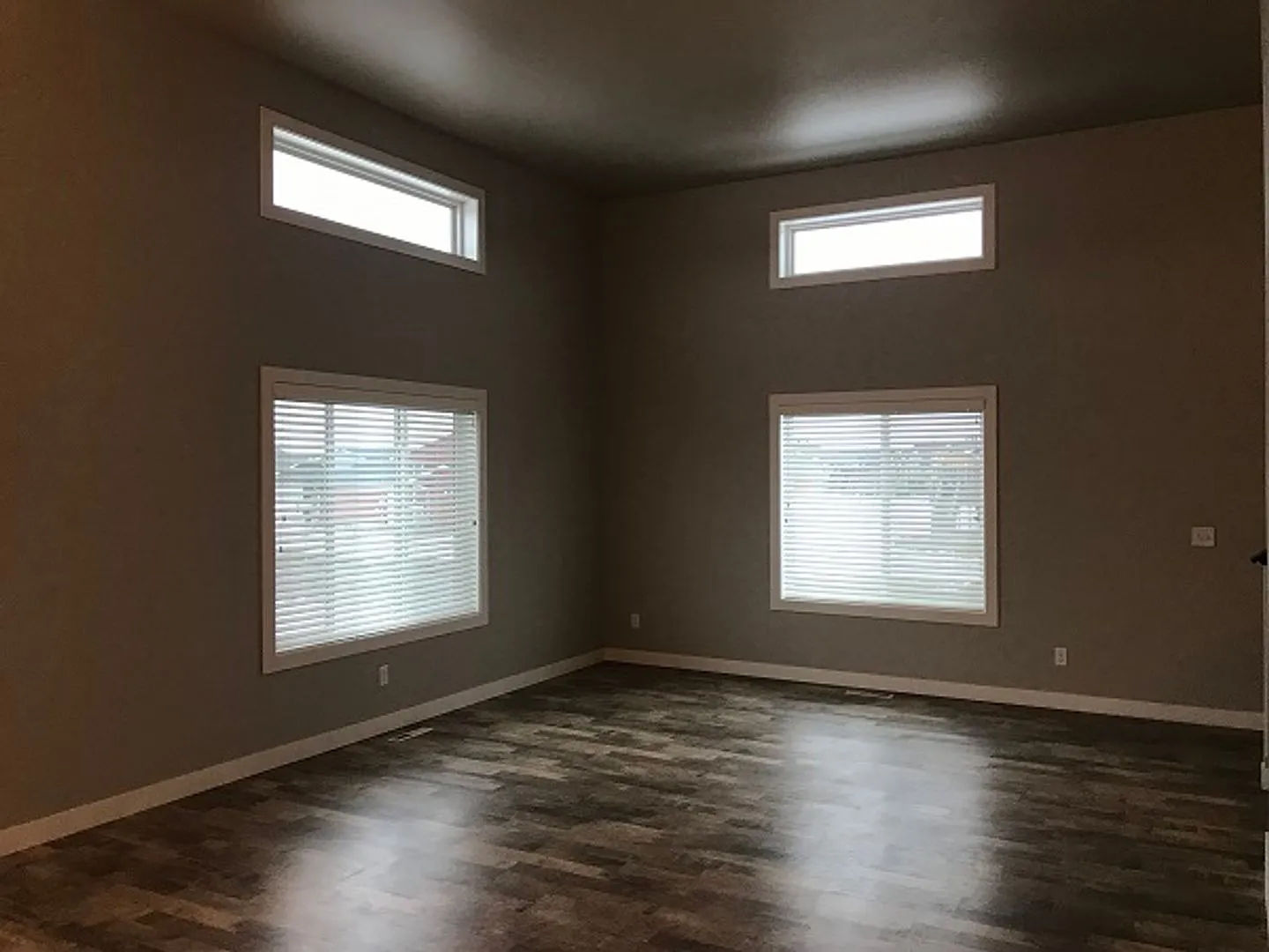 4 Bed 3 Bath Single Family Home — Photo 3