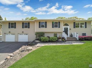 43 Hamilton St, Allendale, NJ 07401