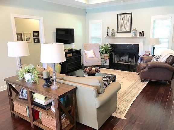 3rd image of 4445 Kenilworth Cir