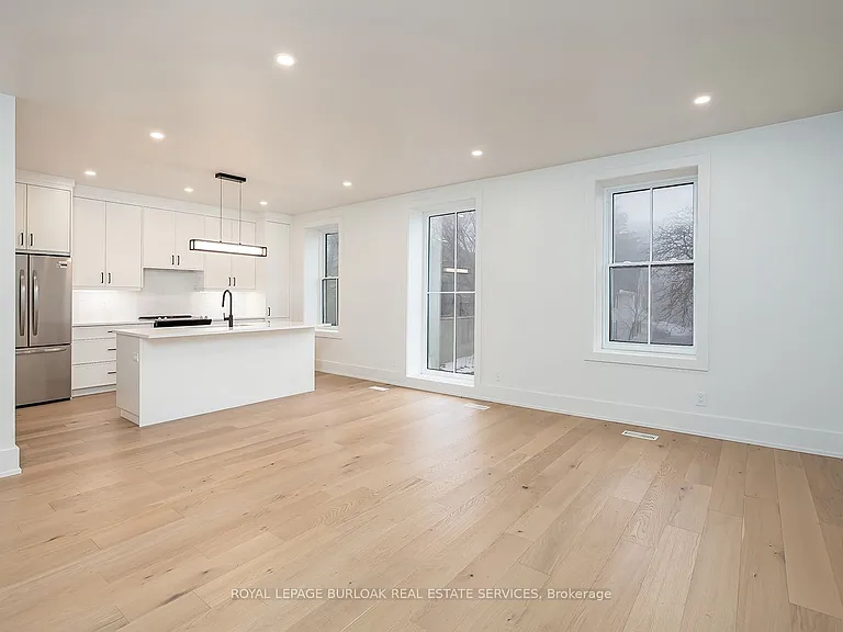 284 Wilson St E #201 — Photo 5