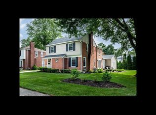 32435 Madison St, Beverly Hills, MI 48025