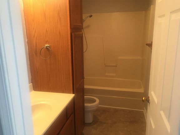 5th image of 906 Southwood Dr APT C