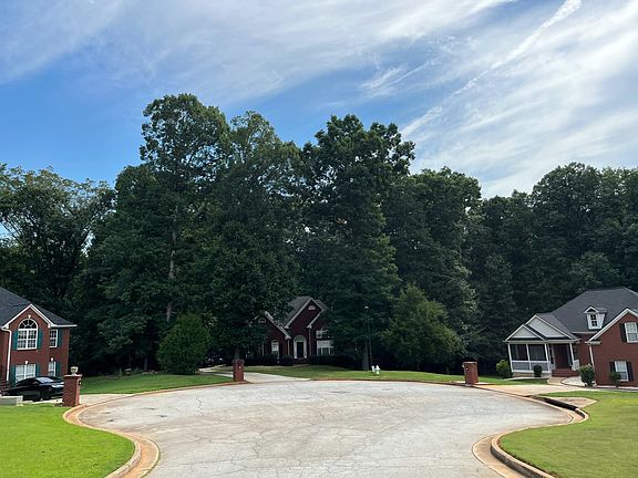 4th image of 1066 Falls Brooke Dr