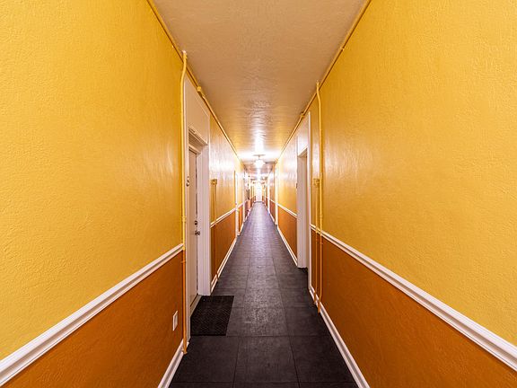 2nd image of 623 Park Pl #2