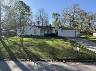 415 W Lake Dr, Livingston, TX 77351