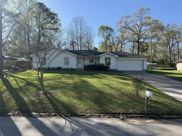 415 W Lake Dr, Livingston, TX 77351
