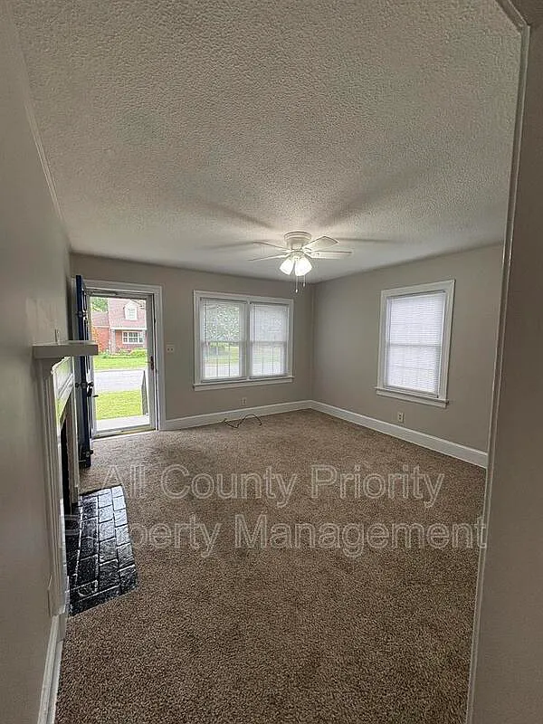 2 bed, 1.0 bath, 791 sqft, $1,250 — Photo 2