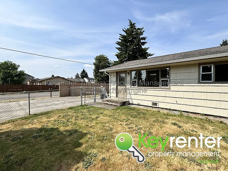 11916 Alaska St S — Photo 13