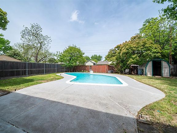 3rd image of 744 Loganwood Ave