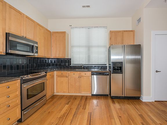 4th image of 933 E 7th St