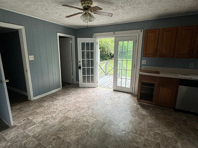 4300 Essex Rd — Photo 3