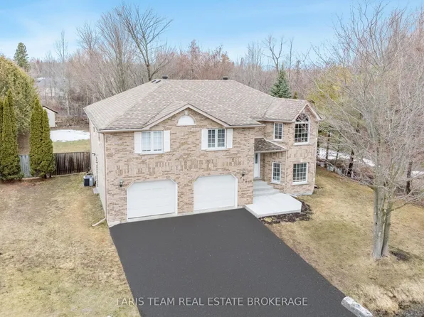 704 Trinity St, Innisfil, ON L9S 2G8