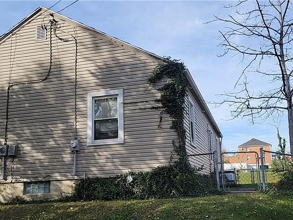 4th image of 2258 Emerson Ave #2256