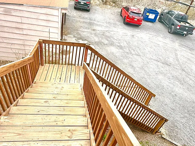 207 Midway Ave — Photo 4