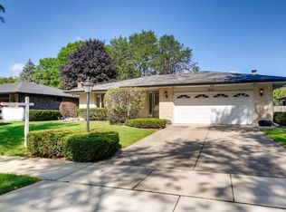 1810 E Aztec Ln, Mount Prospect, IL 60056