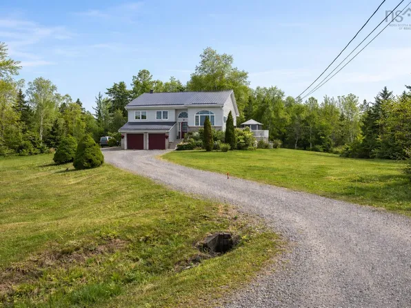 55 Pleasant Dr, Pictou, NS B0K 1H0