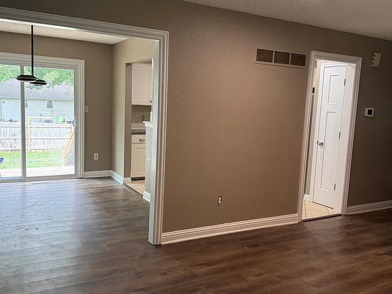2508 SW 6th St — Photo 5