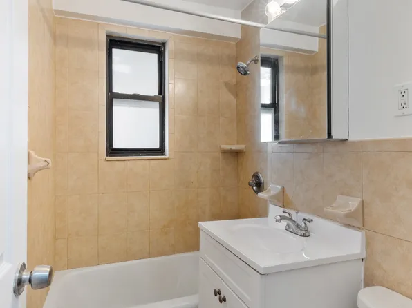 200 East 15th Street image 8 of 12