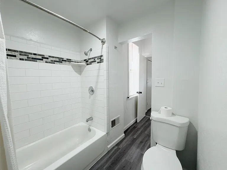 2223 Junction St #1 — Photo 5
