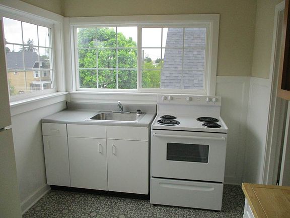 4th image of 817 S 11th St APT 4