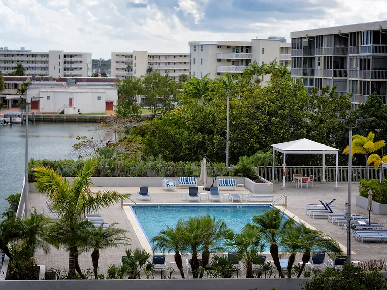 18081 Biscayne Blvd #403 — Photo 29