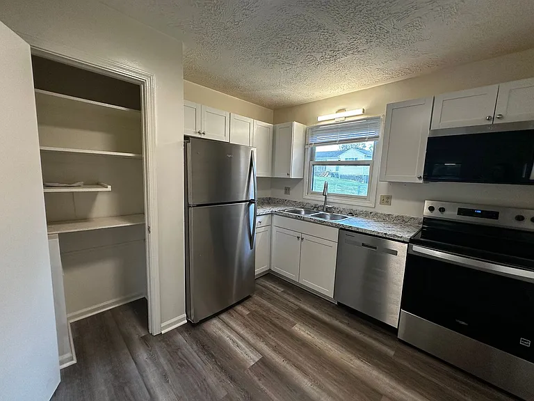 1495 Sandy Cir — Photo 5