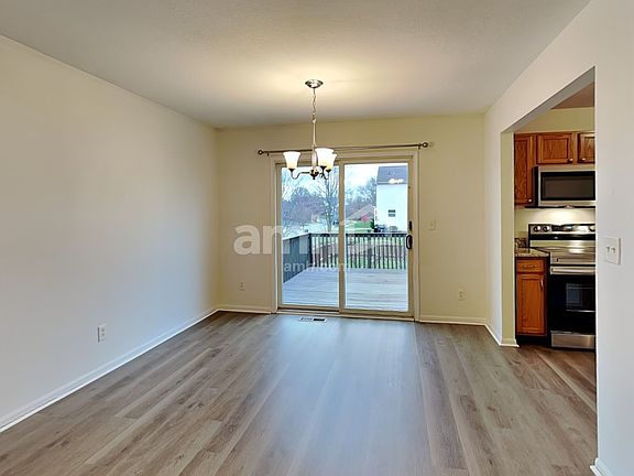 5th image of 403 Hobart St