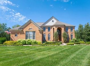 3836 Deer Springs Dr, Rochester, MI 48306