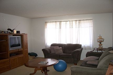 3rd image of 15710 Marlinton Dr