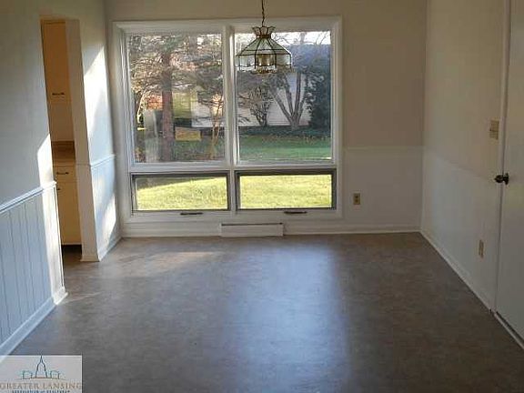 3rd image of 217 Cambridge Dr