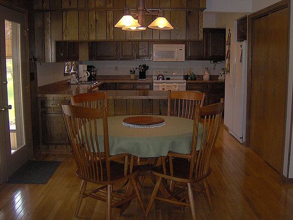 Spacious Eat-In Kitchen with Breakfast Bar