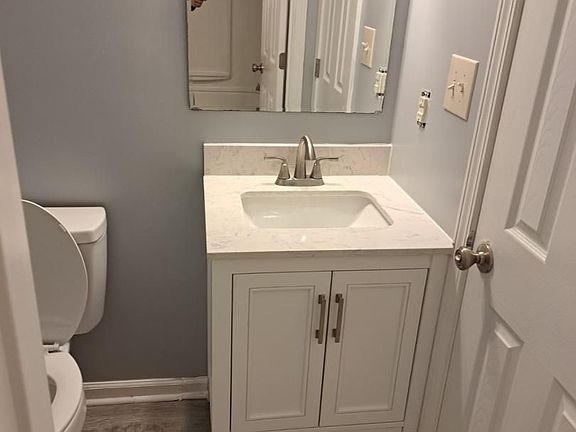 5th image of 4220 Kaplan Dr