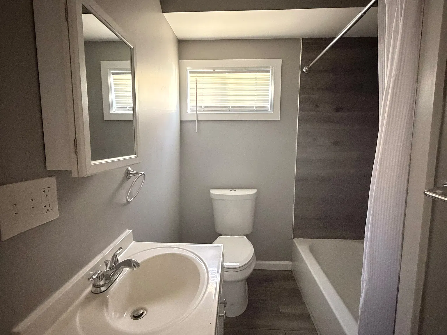 4 bed, 1251 sqft, $2,500 — Photo 3