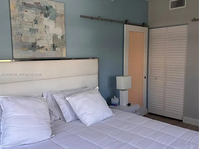 400 N Riverside Dr #410 — Photo 23