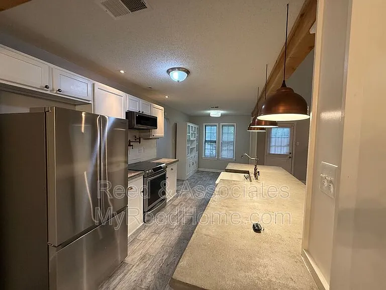 3040 Delvan Cv — Photo 3