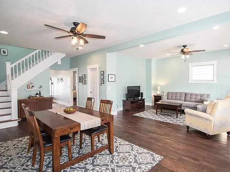 2006 Hoyt Ave — Photo 1