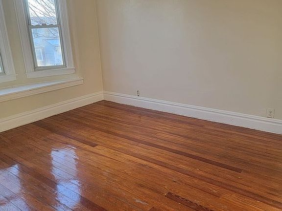 3rd image of 10733 111th St