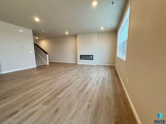 3rd image of 237 W Thelma Ave
