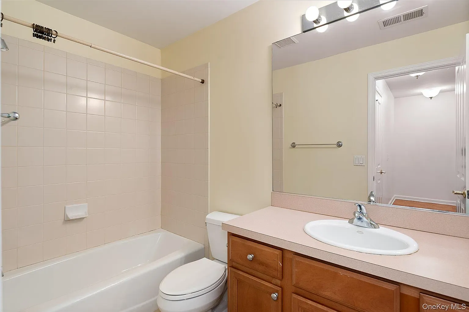 2 bed, 1296 sqft, $3,650 — Photo 2