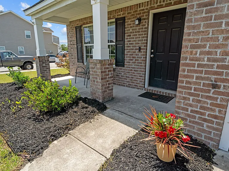 415 Valdez Ct — Photo 5