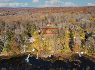 16 W Lakeside Ln, Newton, NJ 07860