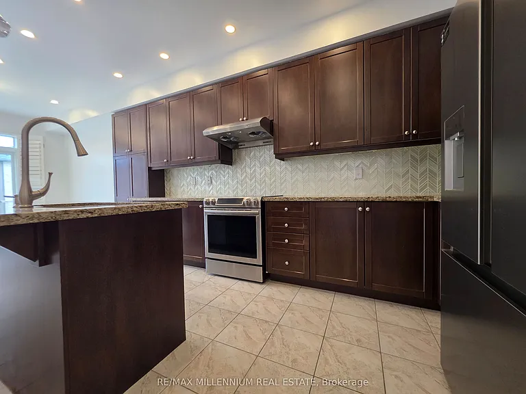 253 Easts Corners Blvd S — Photo 10