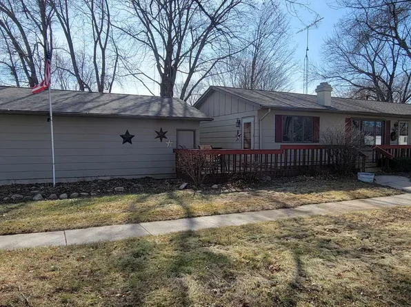 1002 19th Ave, Charles City, IA 50616